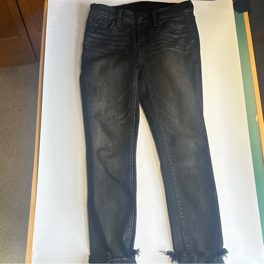 Buckle Women’s Black Skinny Jeans No. 53. 24 X 27